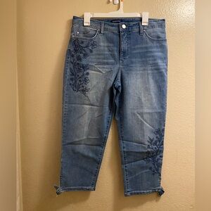 B35 - Bandolino Embroidered Blue Jeans sz 12